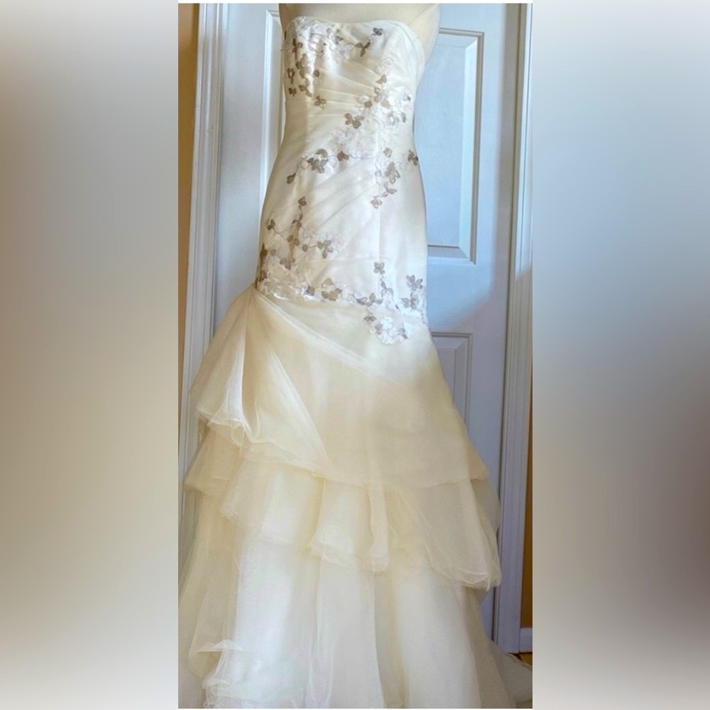 Galina wedding dress size 6 - Picture 4 of 14